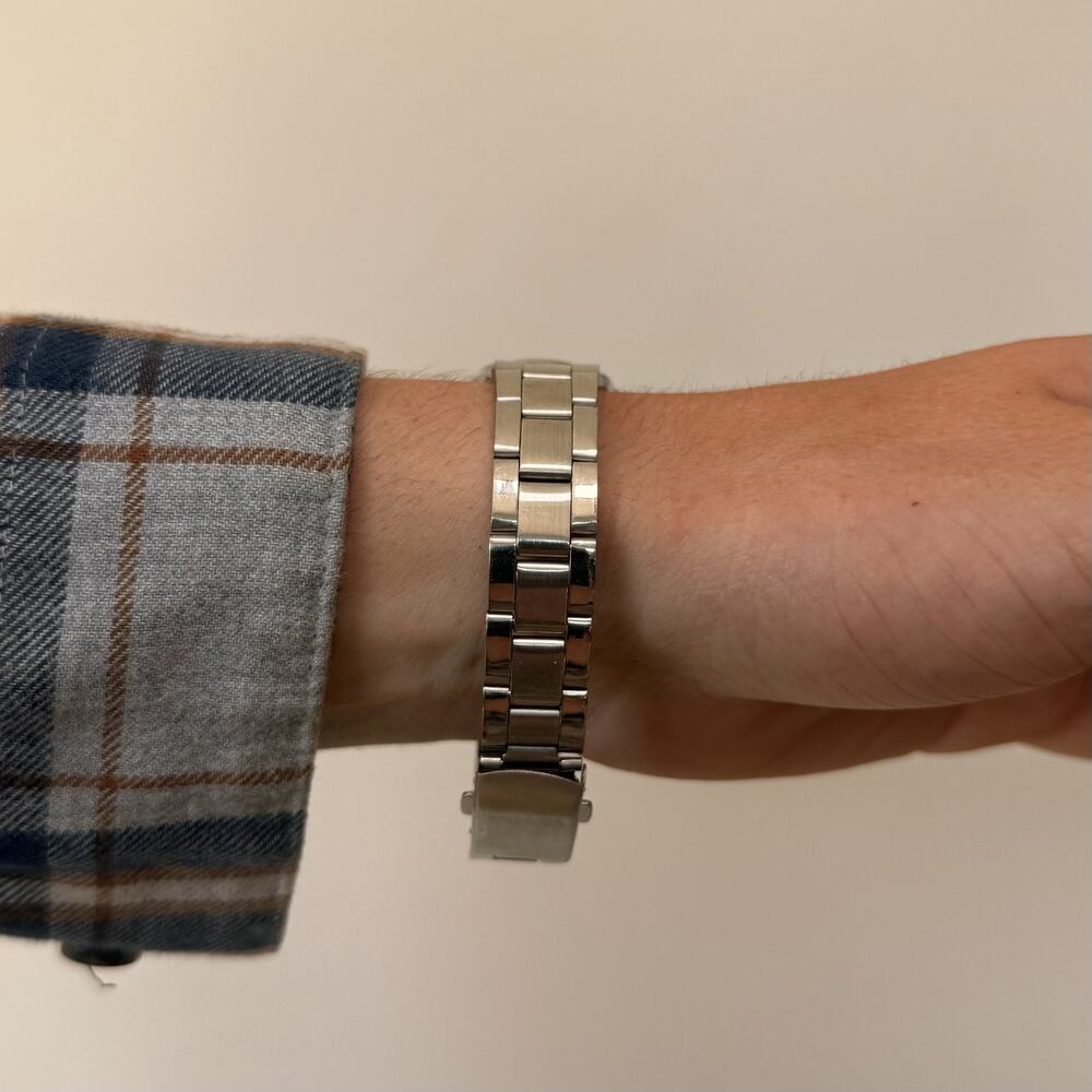 Y2K Silver Quartz Watch with Rhinestone Markers Unisex 8.5" New - Picture 4 of 8